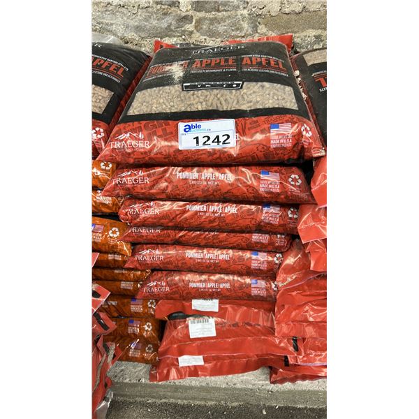 10 BAGS TRAEGER APPLEWOOD PELLETS. 20LB/BAG