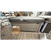 Image 5 : HOTSPRING LIMELIGHT COLLECTION FLASH 7 SEAT HOT TUB. 41 JETS. 360 GALLON.