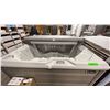 Image 6 : HOTSPRING LIMELIGHT COLLECTION FLASH 7 SEAT HOT TUB. 41 JETS. 360 GALLON.