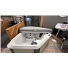 Image 7 : HOTSPRING SPOT COLLECTION 2 PERSON HOT TUB. TX MODEL. CORNER INSTALL. 11 JETS.