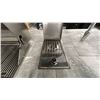 Image 10 : BULL OUTDOOR PRODUCTS. NATURAL GAS GRILLING ISLAND COMPONENTS. BULL 32" WIDE 4 BURNER GRILL.