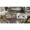 Image 6 : BULL OUTDOOR PRODUCTS. NATURAL GAS GRILLING ISLAND COMPONENTS. BULL 32" WIDE 4 BURNER GRILL.