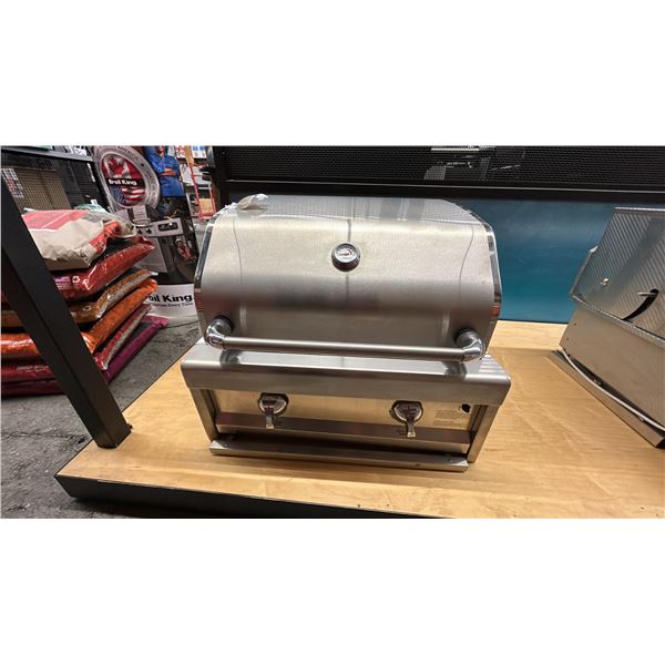 ARTISAN BUILT IN TYPE 2 BURNER GRILL. INC 1 ONLY COOKING GRID.