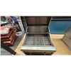 Image 2 : ARTISAN BUILT IN TYPE 2 BURNER GRILL. INC 1 ONLY COOKING GRID.