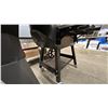 Image 5 : RECTEQ RT-B380X BULLSEYE DELUXE SMOKER GRILL.