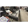 Image 4 : BROIL KING REGAL Q 490 PRO IR NATURAL GAS BBQ. HAS IQUE AUTO-PILOT. COMES WITH COVER