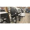 Image 7 : BROIL KING REGAL CHARCOAL GRILL 400. TRUE CHARCOAL GRILLING. HEAVY CAST IRON GRIDS.