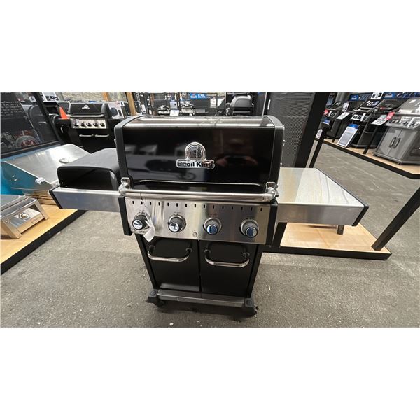 BROIL KING BARON 420 PRO NATURAL GAS BBQ. STAINLESS, GRIDS C/W BOTTLE OPENER AND HEAVY CAST IRON