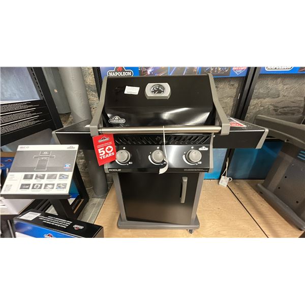 NAPOLEON ROGUE 425 PROPANE GAS GRILL.
