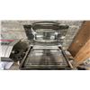 Image 2 : LA PLANCHA ENO FORCE 10 STAINLESS STEEL PORTABLE BBQ. C/W BOAT RAIL MOUNTING KIT, HIGH PRESSURE
