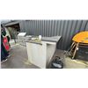 Image 17 : GROUP LOT OF LYNX OUTDOOR KITCHEN COMPONENTS. NATURAL GAS. 36" OUTDOOR GRILL, WARMING DRAWER,