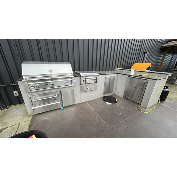 GROUP LOT OF LYNX OUTDOOR KITCHEN COMPONENTS. NATURAL GAS. 36" OUTDOOR GRILL, WARMING DRAWER,
