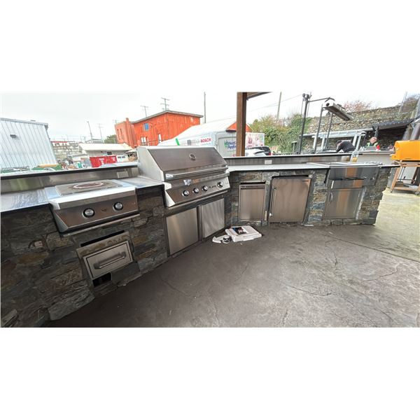 GROUP LOT. TWIN EAGLES BUILT IN BBQ SYSTEM. NATURAL GAS. 42" 4 BURNER GRILL, 42" CABINET BASE,