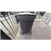 Image 5 : ALCHEMY CHARCOAL GRILL + SMOKER. 32". OUTDOOR USED UNIT AND REQUIRES CLEANING