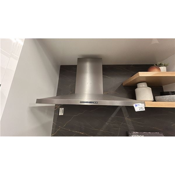 BOSCH 36" PYRAMID STYLE EXHAUST VENT. 600 CFM. BUYER TO REMOVE.