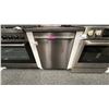 Image 1 : BOSCH BRUSHED BLACK STAINLESS DISHWASHER. MODEL SHX78CM4N. RETAIL $2,400. 3 TRAYS