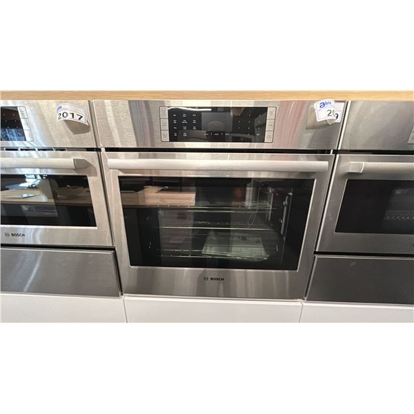 BOSCH 30" CONVECTION WALL OVEN MODEL HBLP454UC. RETAIL $5,460