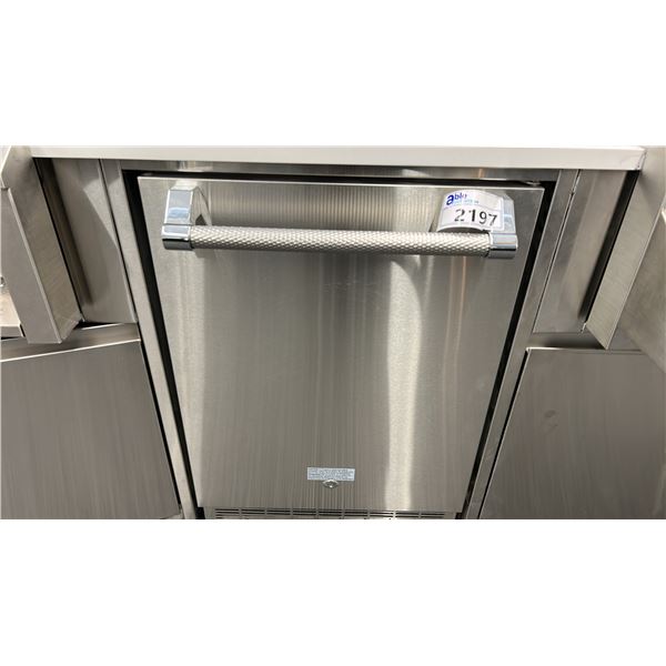 HESTAN 24" OUTDOOR BAR FRIDGE. REVERSABLE DOOR. MODEL ERS24. LOCKABLE. $2,700 RETAIL
