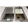 Image 2 : HESTAN OUTDOOR DOUBLE SINK WITH FAUCET. BUILT IN STYLE. 30"