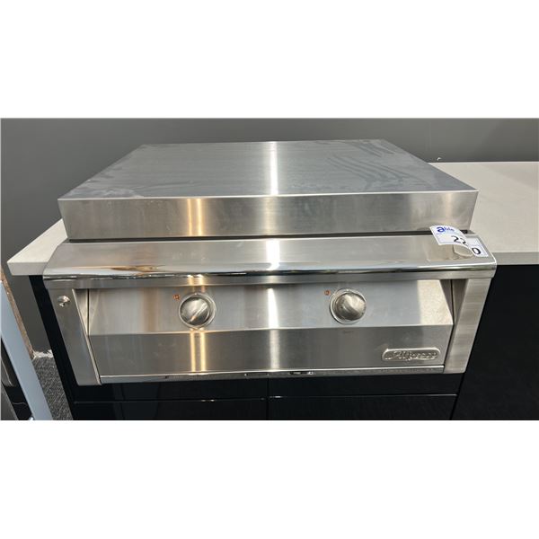 ALFRESCO  30" DUAL ZONE BUILT IN STYLE GRILL. MODEL AXE-30GT. $8,000 RETAIL