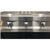 Image 3 : ARTISAN OUTDOOR PRODUCTS 32" BUILT IN STYLE GRILL. 3 BURNER. MODEL AAEP-32