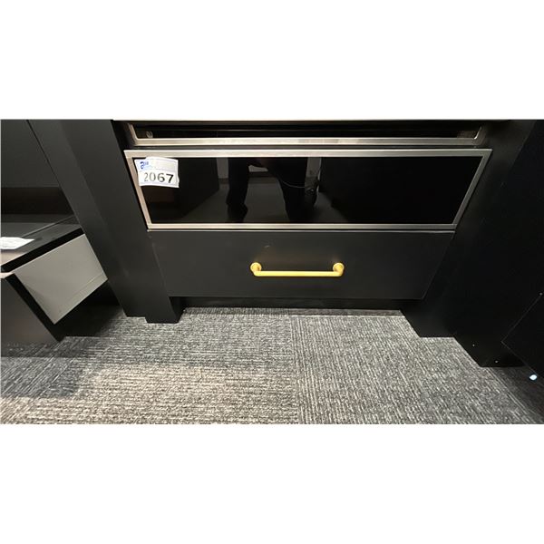 MONOGRAM 30" STORAGE DRAWER WITH PANS. MODEL ZXS900SSNSS RETAIL $1,000