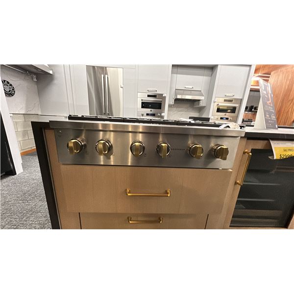 MONOGRAM STATEMENT 36" PROFESSIONAL RANGETOP 6. GAS. MODEL ZGU366NTSS. RETAIL $8,000