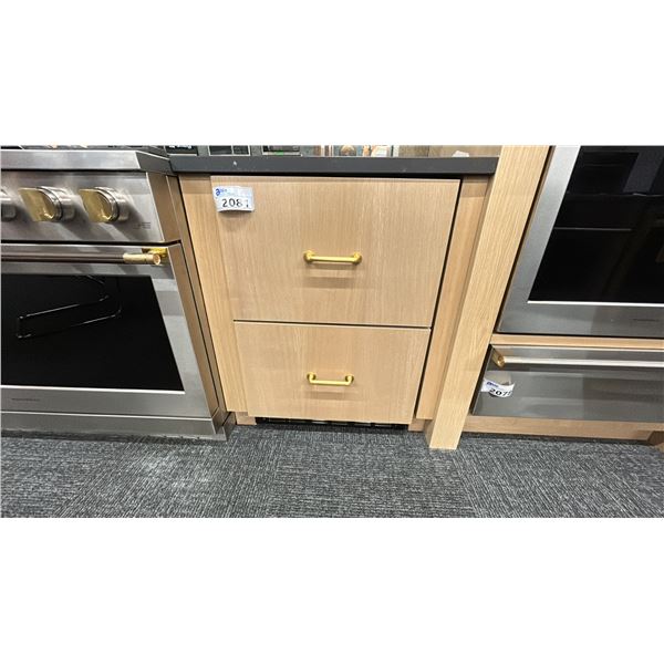 MONOGRAM 24" FRESH FOOD DRAWER WITH REMOVABLE PANELS. MODEL ZIDI240HII. RETAIL $5,900