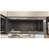 Image 5 : PANASONIC 30" 1.2 CU FT OVER-THE-RANGE MICROWAVE
