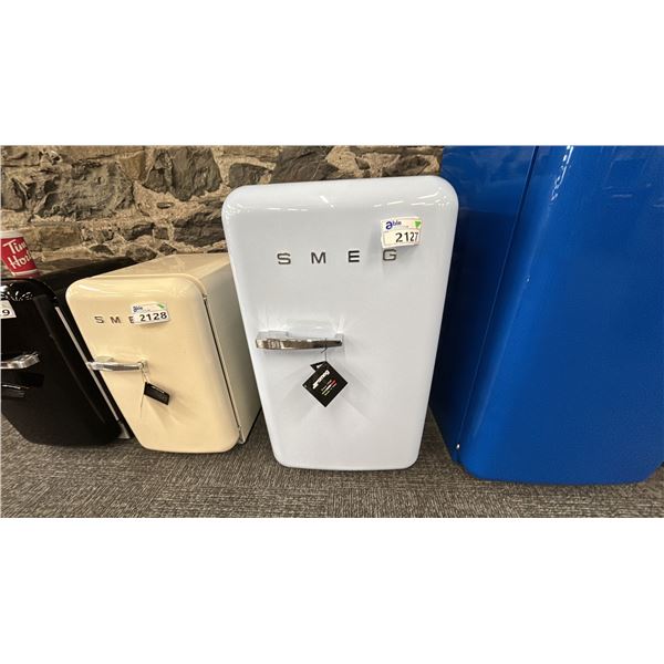 SMEG FAB10 RETRO MINI FRIDGE, RIGHT HAND. RETAIL $2,200