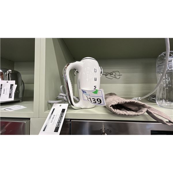 W/ SMEG 50'S STYLE HAND MIXER. WHITE. W/ BAG OF ATTACHMENTS. MODEL HMF01WHUS