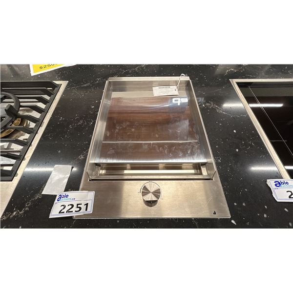 JENNAIR 15" ELECTRIC GRIDDLE MODEL JEF3115GS RETAIL $3,550