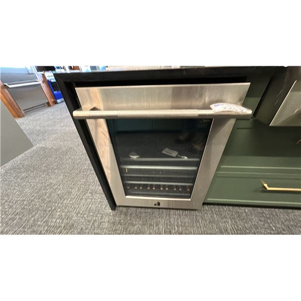 JENNAIR 24" BEVERAGE CENTER, LEFT SWING, FLUSH INSTALL. MODEL JUBFL242HL RETAIL $4,300 S/N EKD050...