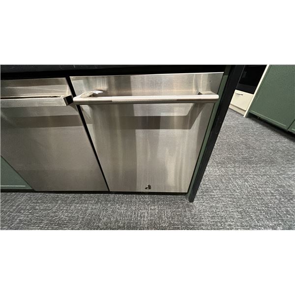 JENNAIR RISE DISHWASHER WITH PRECISE FIT 3RD RACK MODEL JDPSS244PL RETAIL $2,400 SN FC3101147