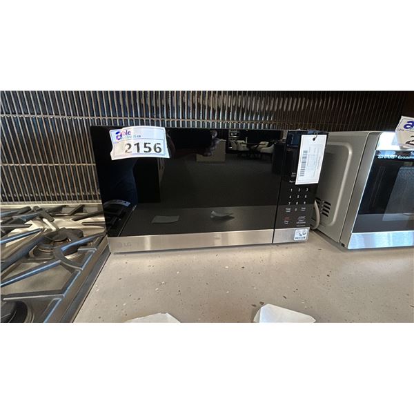 LG .9 CU FT MICROWAVE MODEL MSER0990S