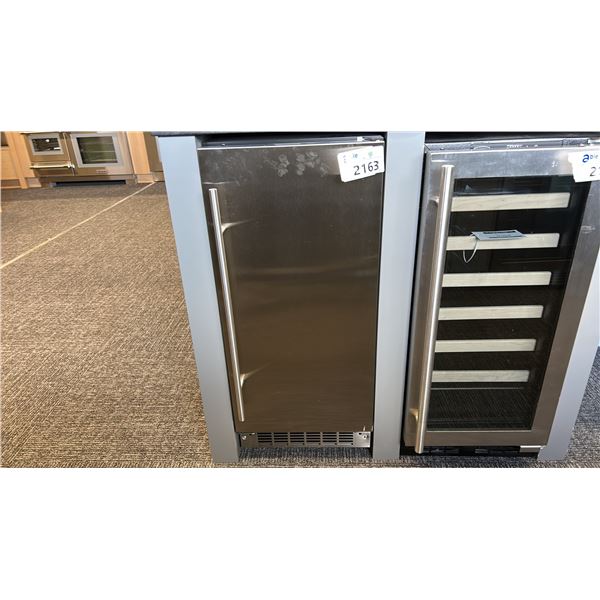 SILHOUETTE 15" UNDER COUNTER ICE MAKER MODEL DIM32DBSSPR