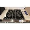 Image 2 : THERMADOR 24" 6 BURNER NATURAL GAS CABINET DEPTH RANGE MODEL PRG304WH RETAIL $9160