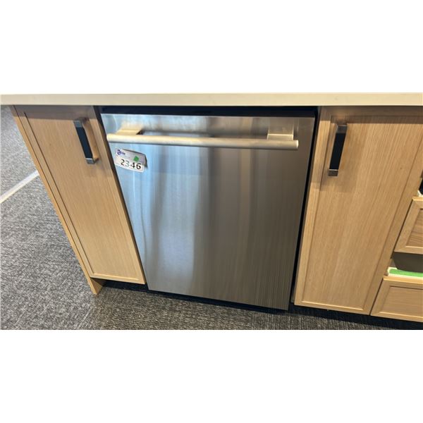 THERMADOR 24" DISHWASHER MODEL DWHD760CFM RETAIL $2780