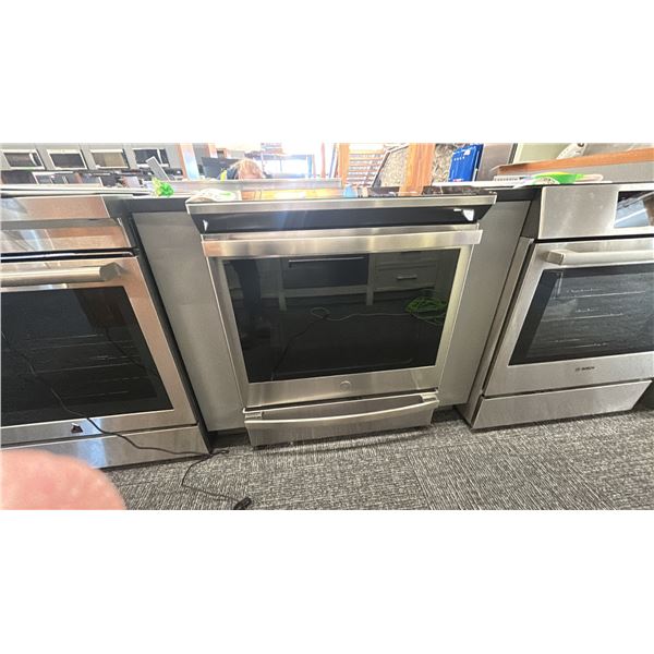 GE 30" SMART INDUCTION RANGE WITH IN OVEN CAMERA MODEL PHS93XYPFS RETAIL $5900