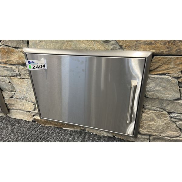 COYOTE OUTDOOR LIVING BUILT IN TYPE SINGLE DOOR FRONT-STAINLESS. 24"X18"H