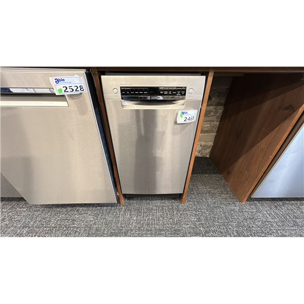 BOSCH 18" RECESSED HANDLE CRYSTAL DRY 6/5 CYCLES. MODEL SPE68C75UC