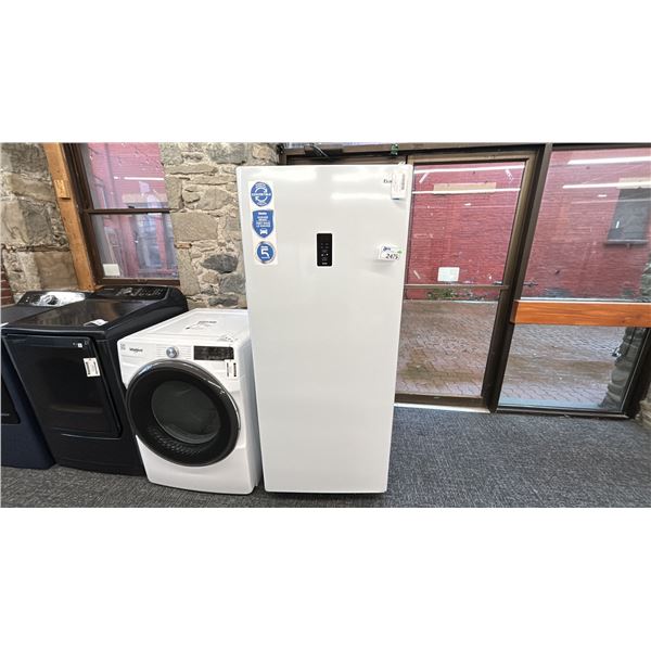 DANBY 28" X 68"H CONVERTIBLE 2 IN 1 FAMILY SIZE FRIDGE OR FREEZER. MODEL DUF140A1WDB