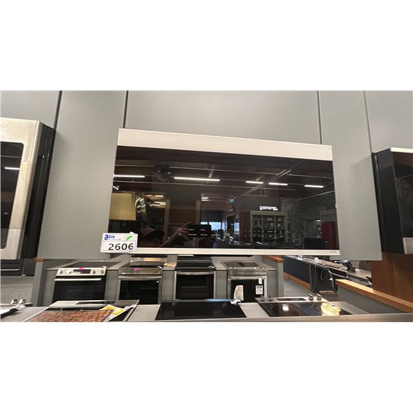 SAMSUNG 30" ABOVE THE RANGE HOOD & MICROWAVE. MODEL ME21DB650012AC