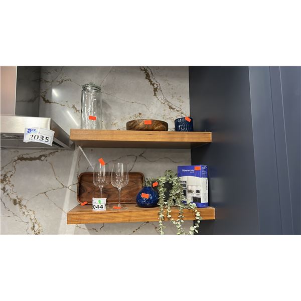 GROUP OF ASST DECOR ITEMS