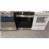Image 1 : SAMSUNG 30" SLIDE IN CONVECTION OVEN WIFI MODEL NSE6DG8300SRAC