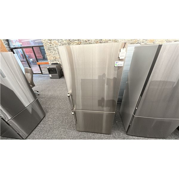 BERTAZZONI 31.5" X 69"H. FREESTANDING FRIDGE, BOTTOM MOUNT REVERSIBLE. MODEL REF31BMFIX