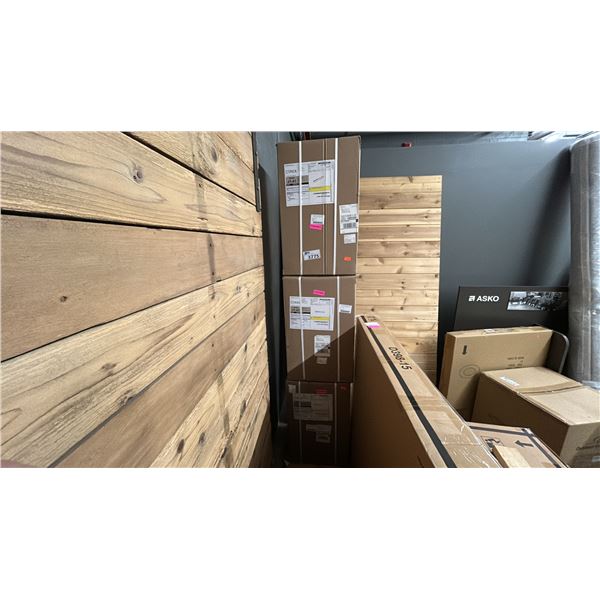 TRICA 3 PALMO COUNTER HEIGHT STOOLS