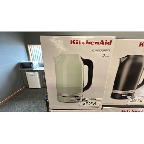 KITCHENAID ELCTRIC KETTLE 1.7L  NEW IN BOX-PISTACHIO