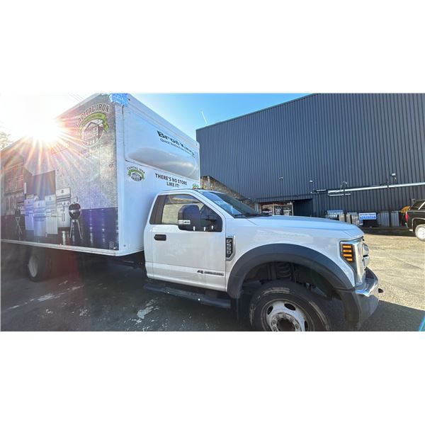 2019 FORD F550 SUPERDUTY XLT, 2DR BOX TRUCK, WHITE, VIN 1FDUF5GT1KED31779,