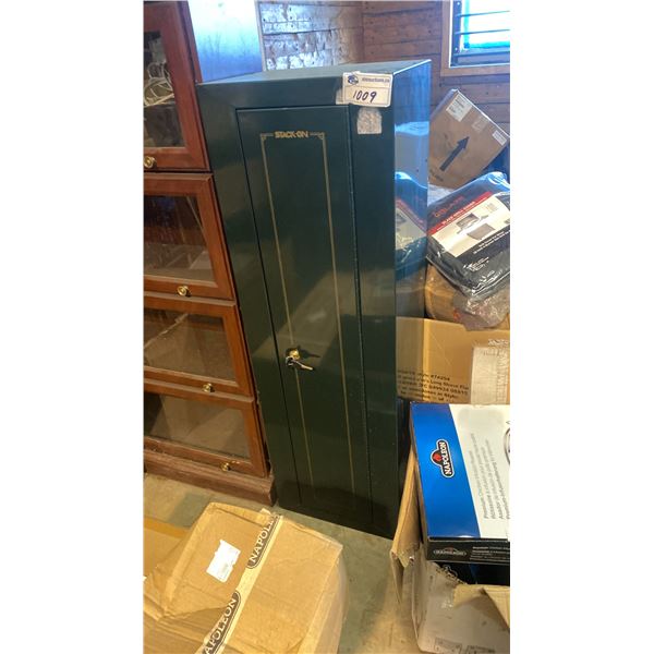 STACK-ON GUN SAFE. TWO KEYS, GREEN.